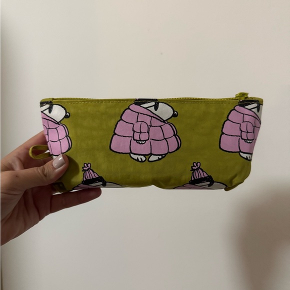 BAGGU Handbags - BAGGU Puffer Snoopy Medium Flat Pouch